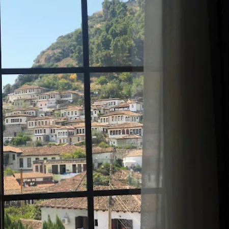 Ξενοδοχείο Rezidenca Desaret 4*