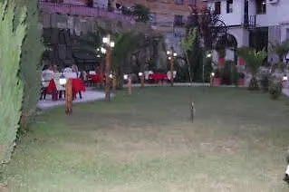 Ξενοδοχείο Rezidenca Desaret Μπεράτ